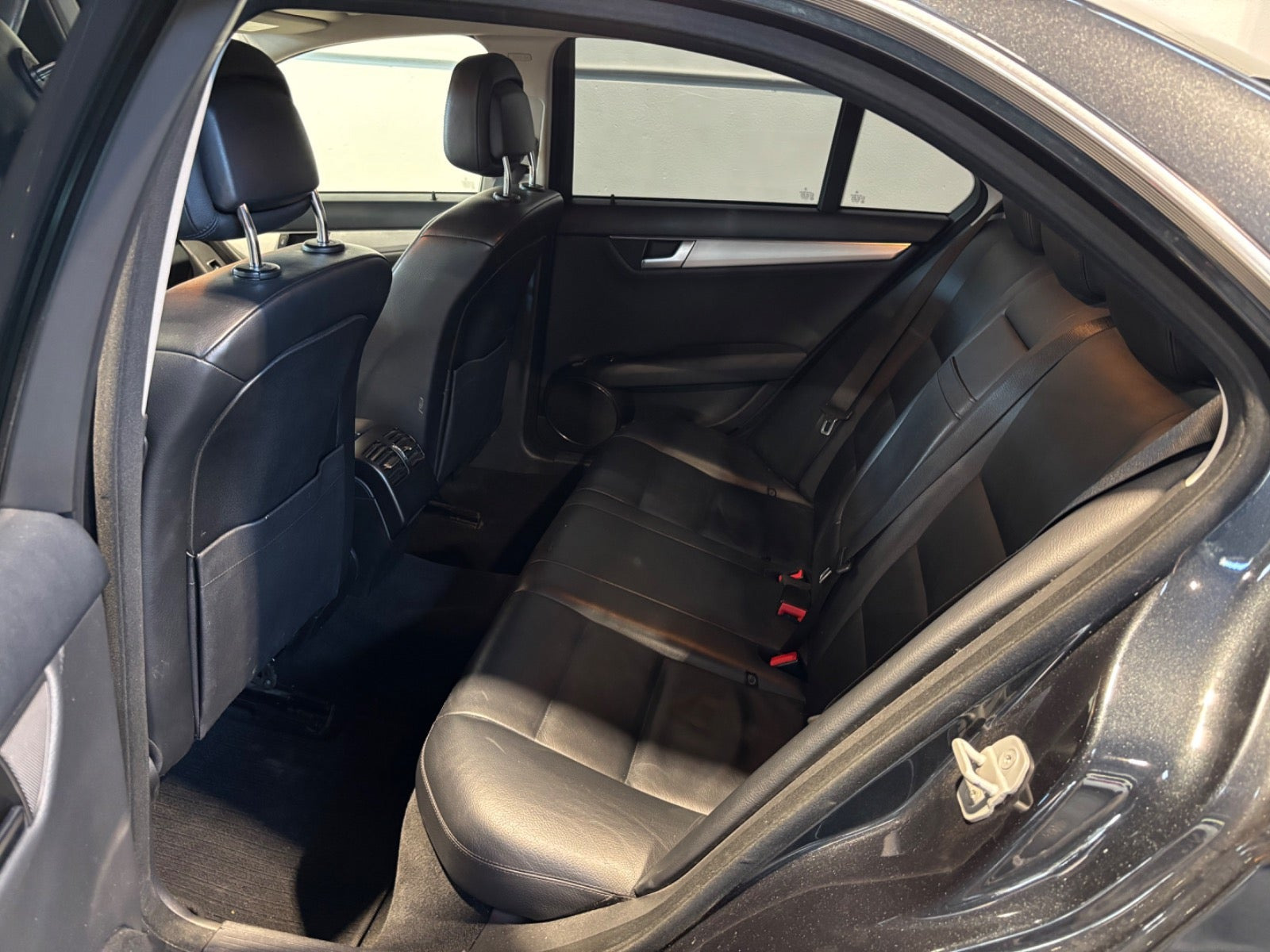 Sort Mercedes C200 fra 2011