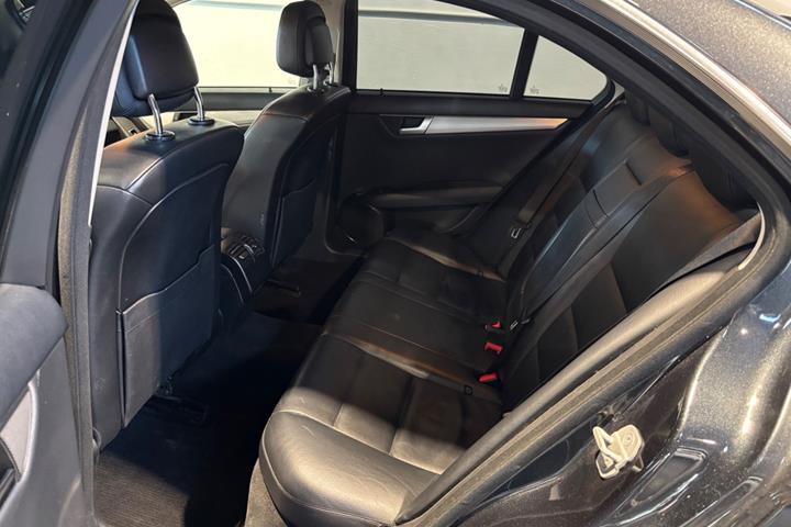 Sort Mercedes C200 fra 2011