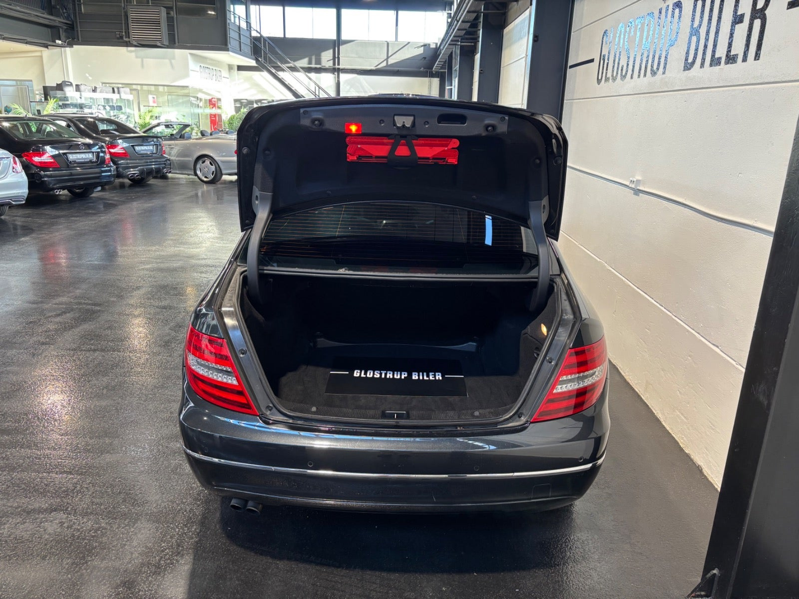 Sort Mercedes C200 fra 2011