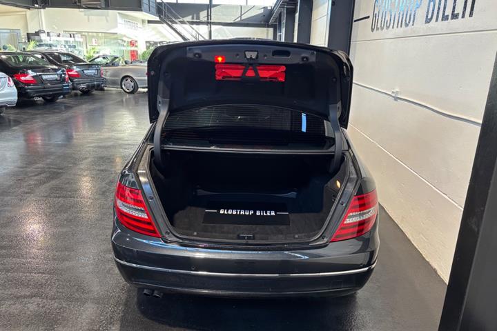 Sort Mercedes C200 fra 2011