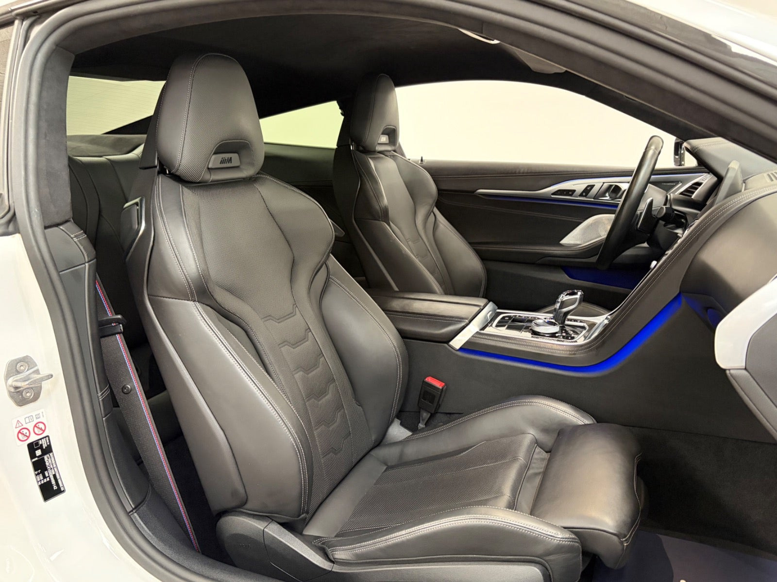 Hvid BMW M850i fra 2019