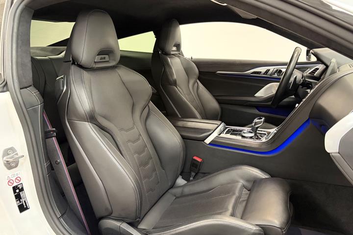 Hvid BMW M850i fra 2019