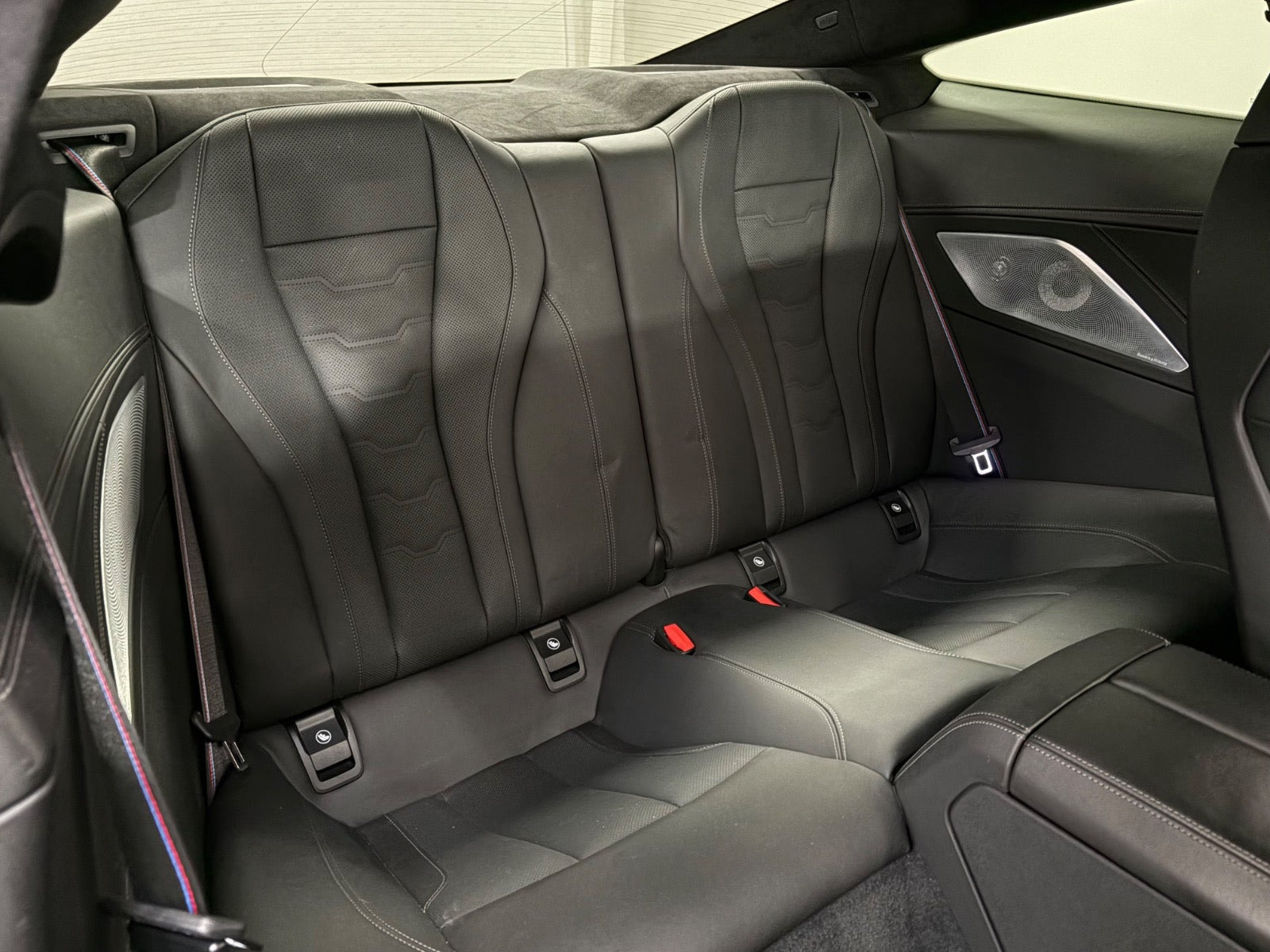 Hvid BMW M850i fra 2019