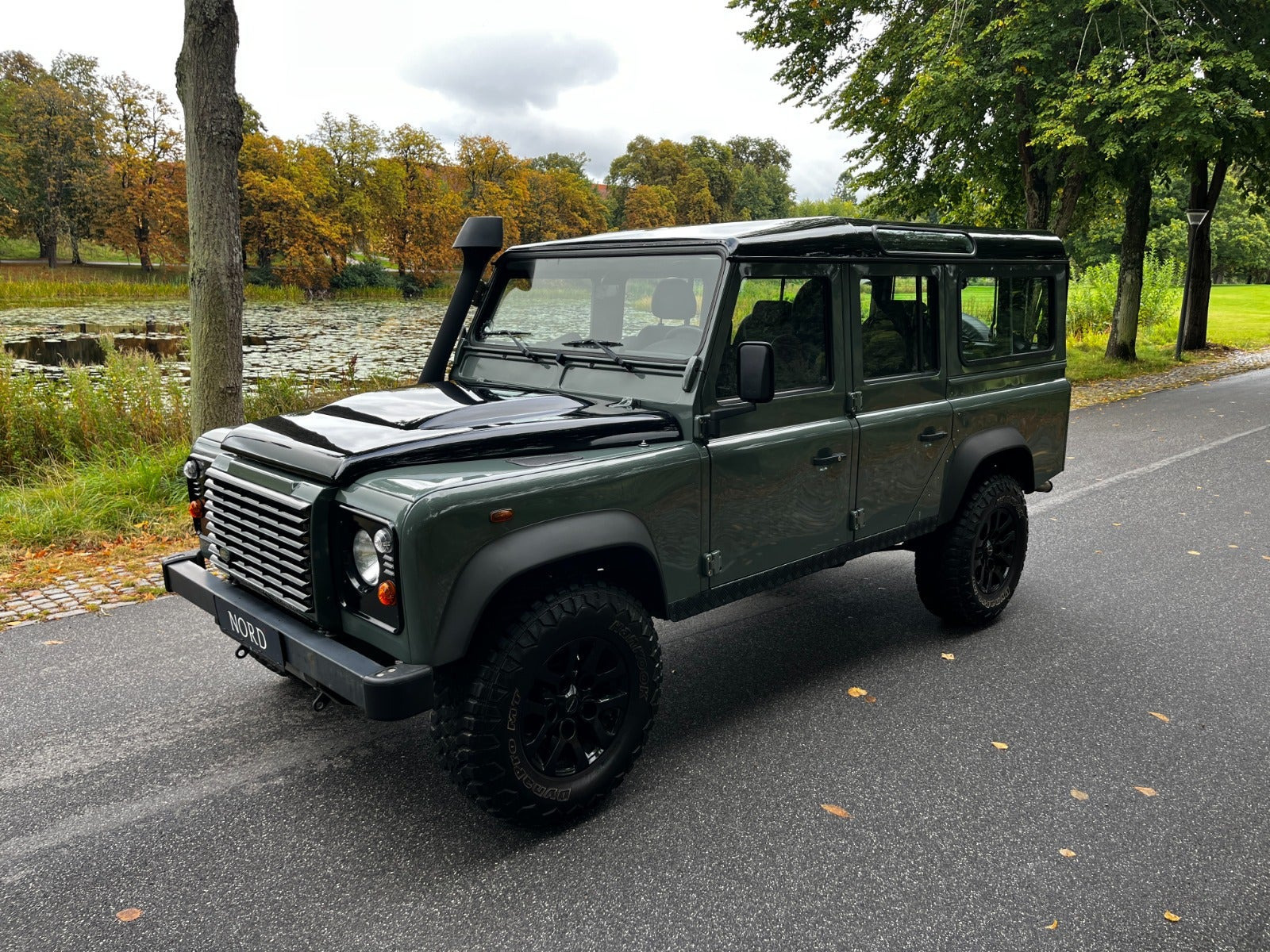 Grøn Land Rover Defender 110 fra 2013