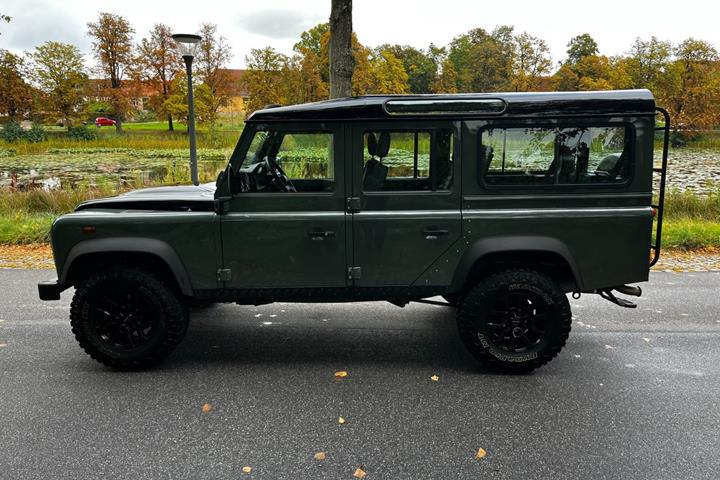 Grøn Land Rover Defender 110 fra 2013