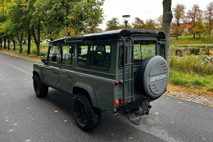 Grøn Land Rover Defender 110 fra 2013