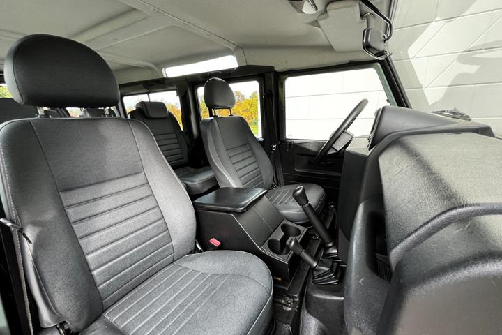Grøn Land Rover Defender 110 fra 2013
