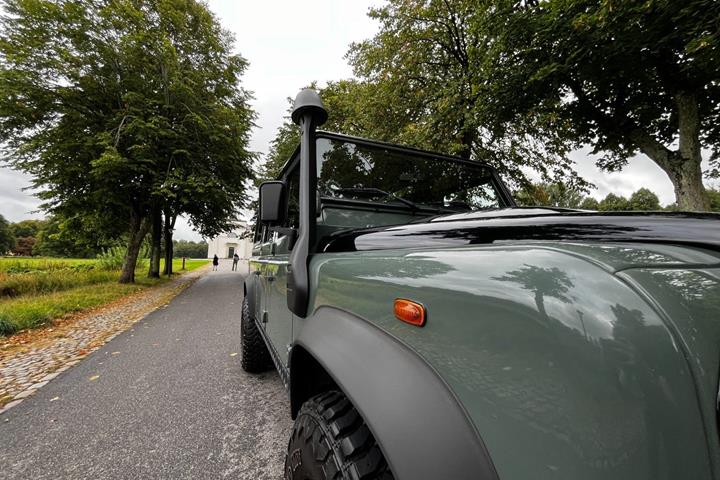 Grøn Land Rover Defender 110 fra 2013