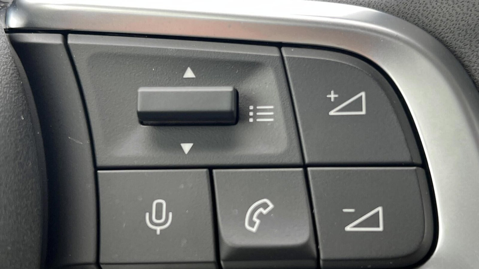 Grå Jeep Avenger fra 2025