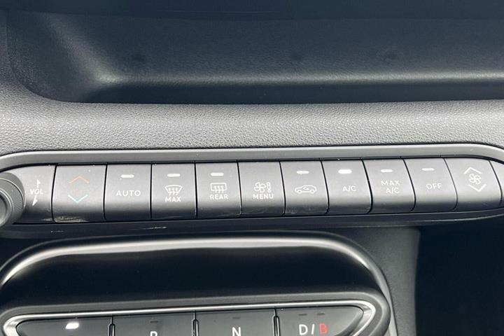 Grå Jeep Avenger fra 2025