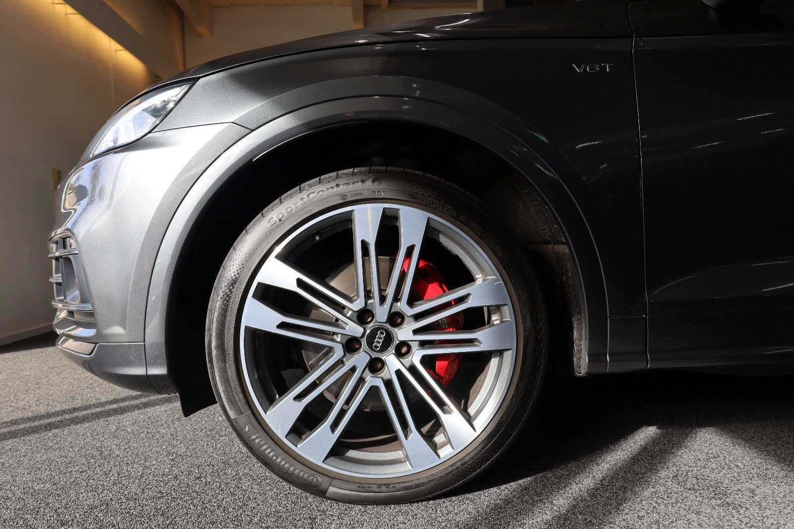 Grå Audi SQ5 fra 2018