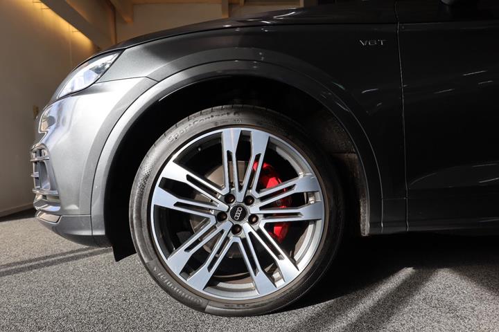 Grå Audi SQ5 fra 2018