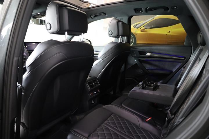 Grå Audi SQ5 fra 2018