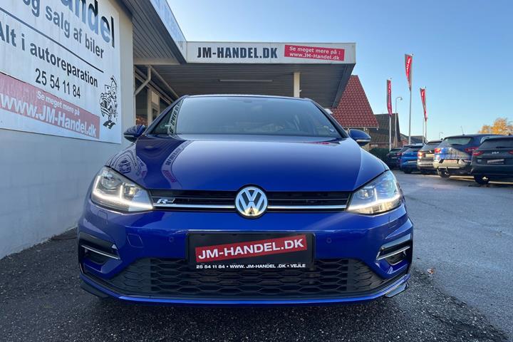 Blå VW Golf VII fra 2018