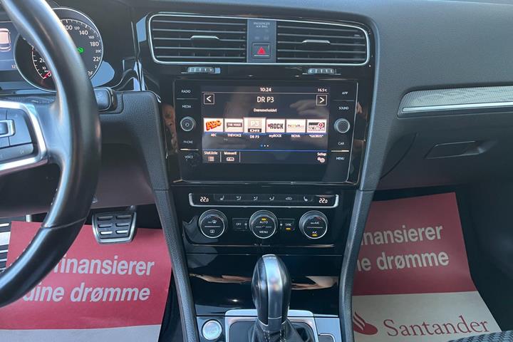 Blå VW Golf VII fra 2018