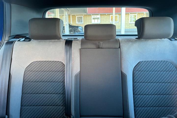 Blå VW Golf VII fra 2018