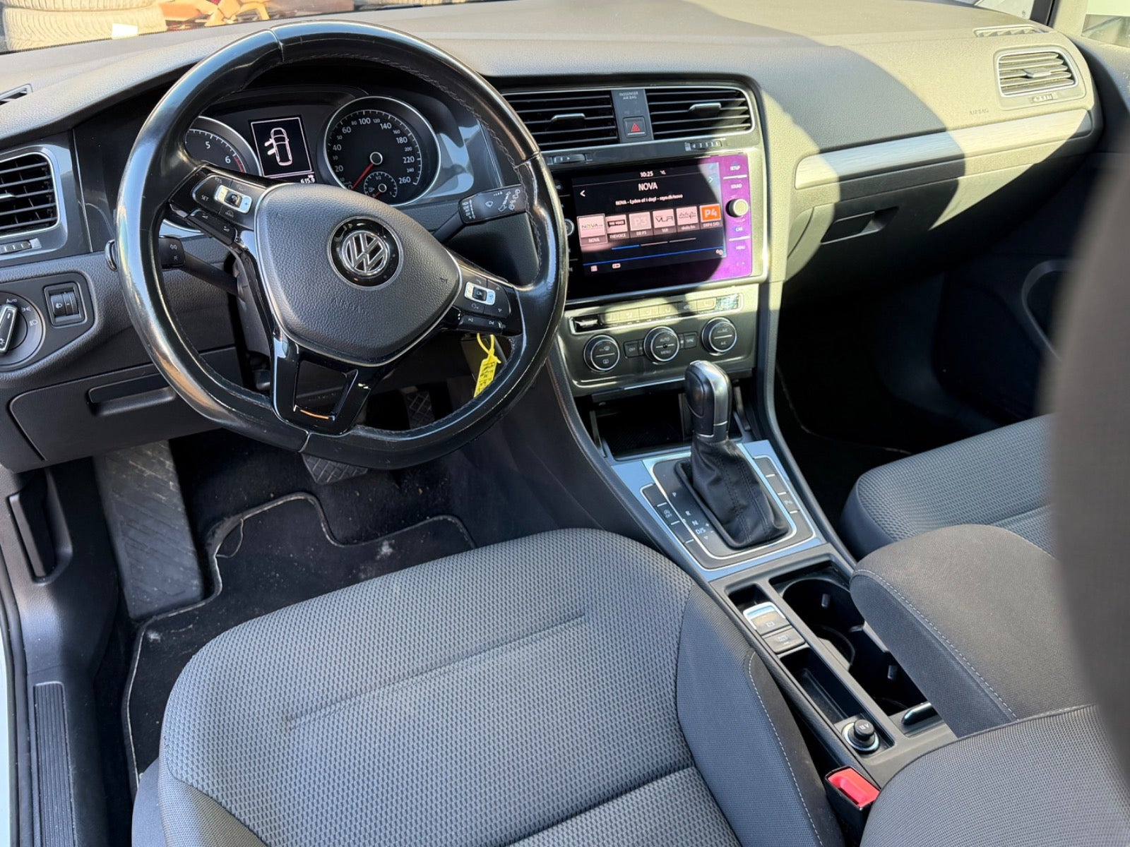 Hvid VW Golf VII fra 2017