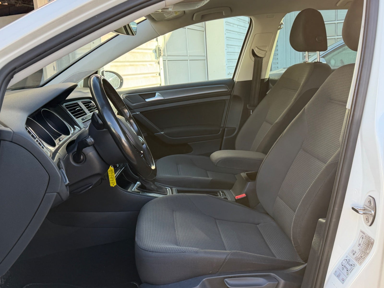 Hvid VW Golf VII fra 2017