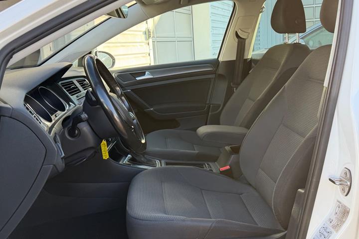 Hvid VW Golf VII fra 2017