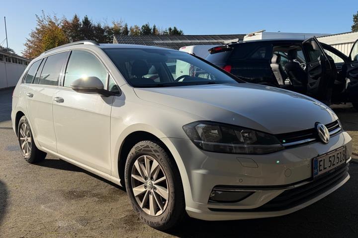 Hvid VW Golf VII fra 2017