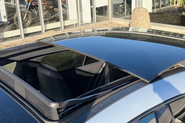Sølv Mercedes CLA250 e fra 2022