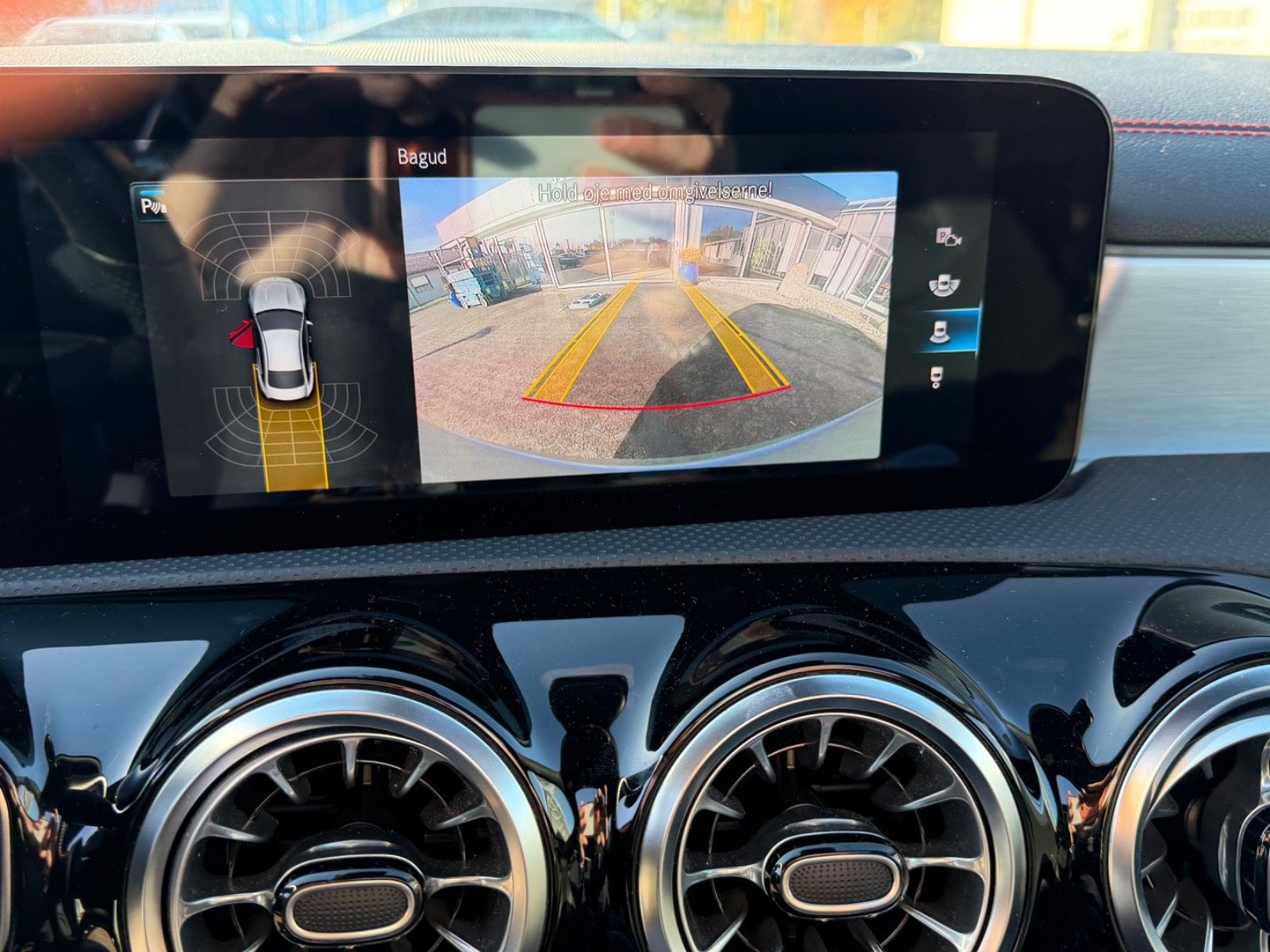 Sølv Mercedes CLA250 e fra 2022
