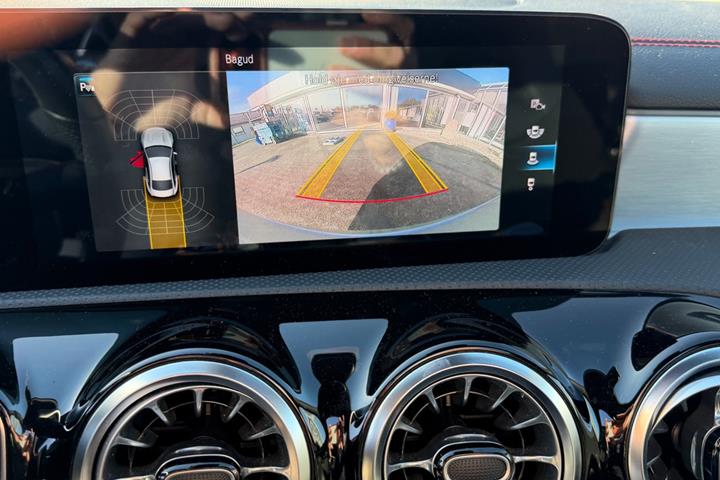 Sølv Mercedes CLA250 e fra 2022