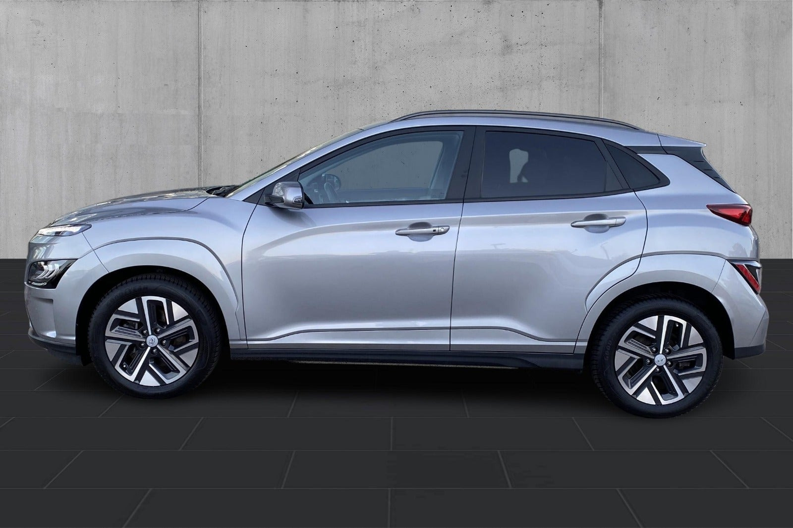 Sølv Hyundai Kona fra 2023