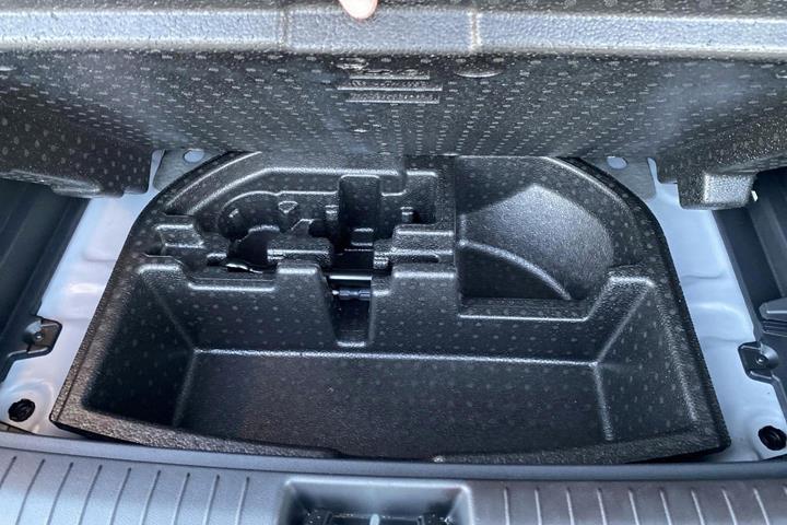 Sølv Hyundai Kona fra 2023