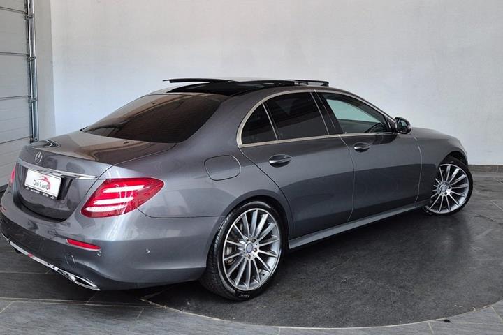 Grå Mercedes E350 d fra 2016