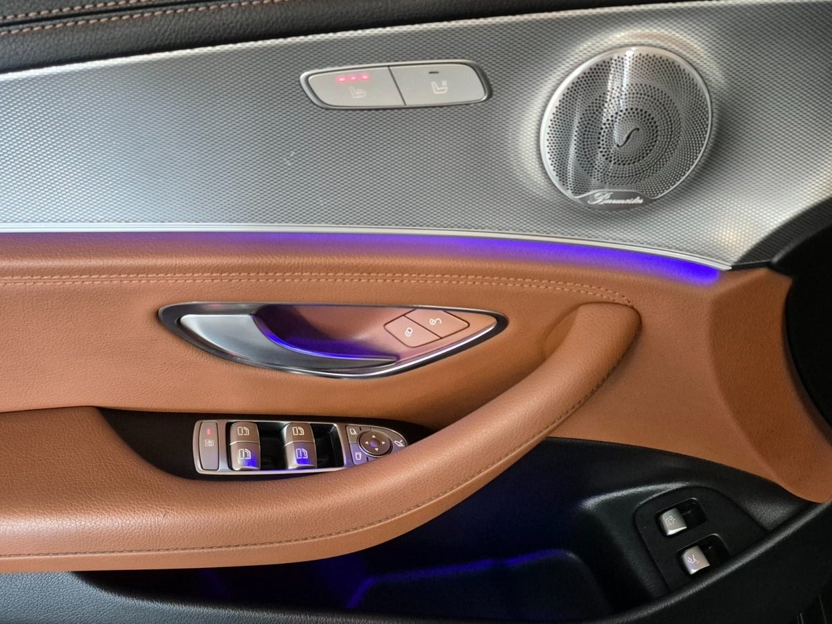 Grå Mercedes E350 d fra 2016