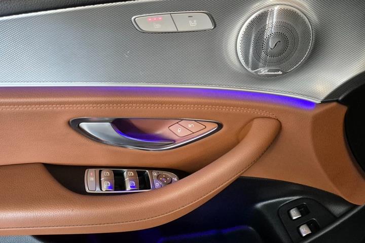 Grå Mercedes E350 d fra 2016