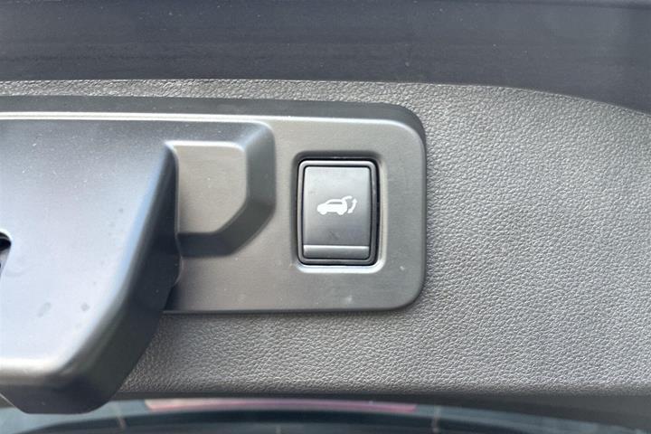 Sort Renault Scenic E-Tech fra 2025