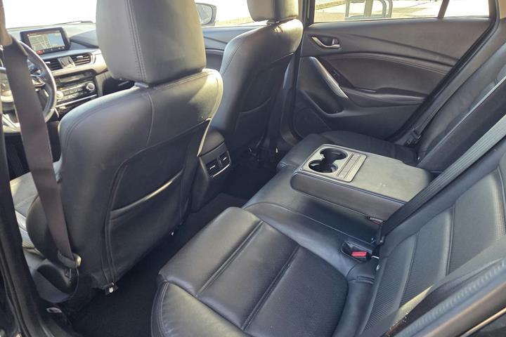 Sort Mazda 6 fra 2017