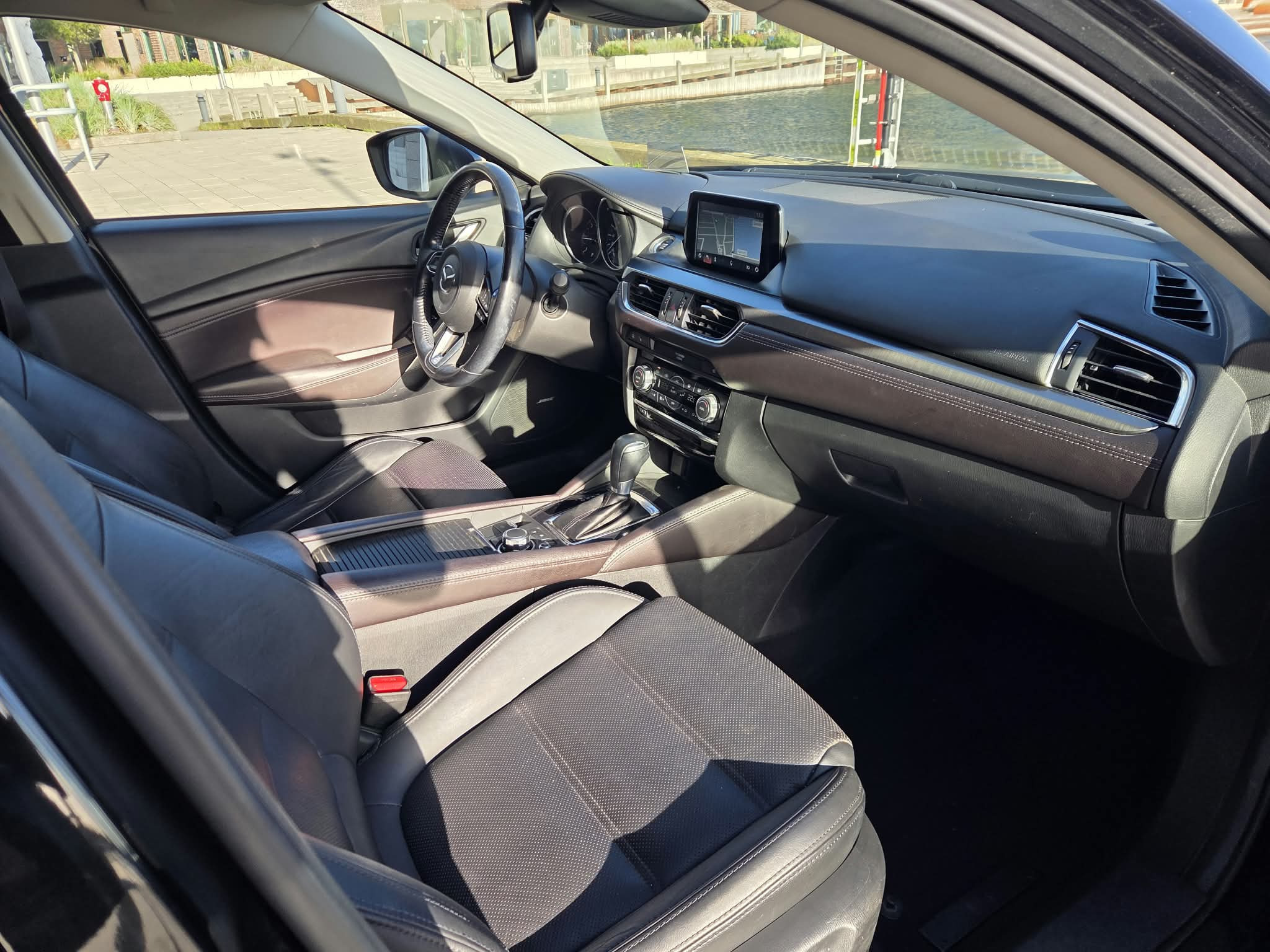 Sort Mazda 6 fra 2017