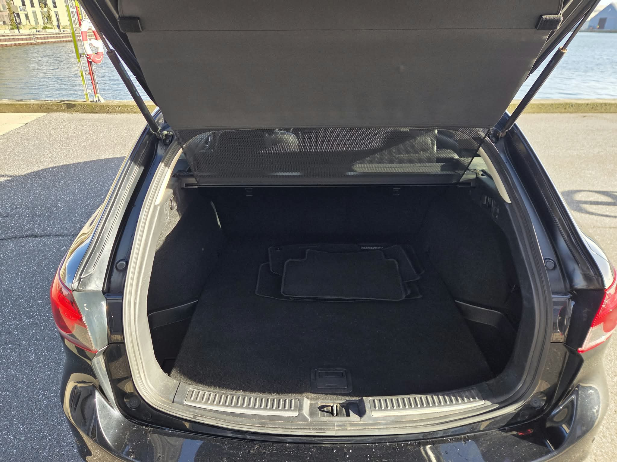 Sort Mazda 6 fra 2017