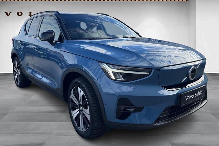 Blå Volvo XC40 fra 2023