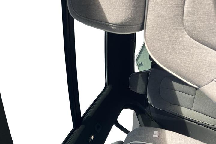 Blå Volvo XC40 fra 2023