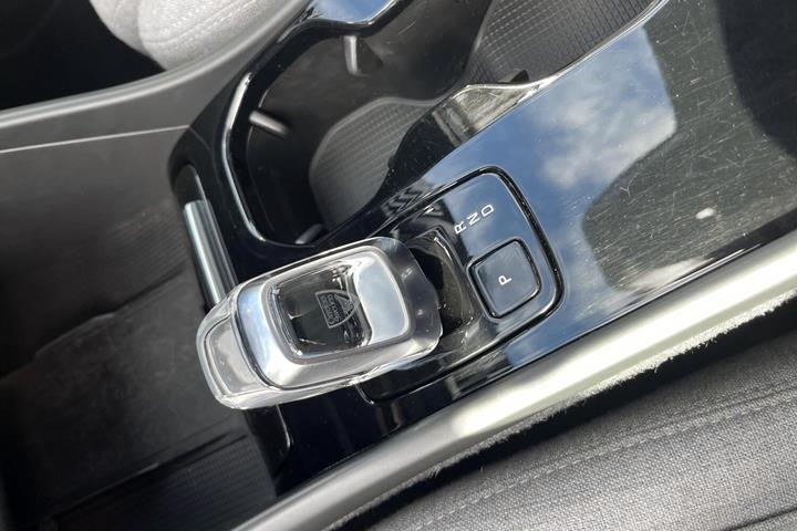 Blå Volvo XC40 fra 2023