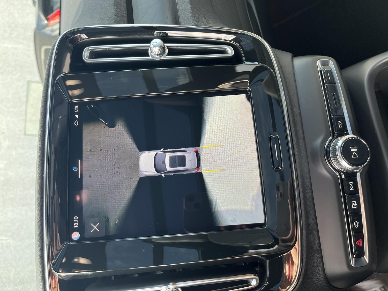 Blå Volvo XC40 fra 2023