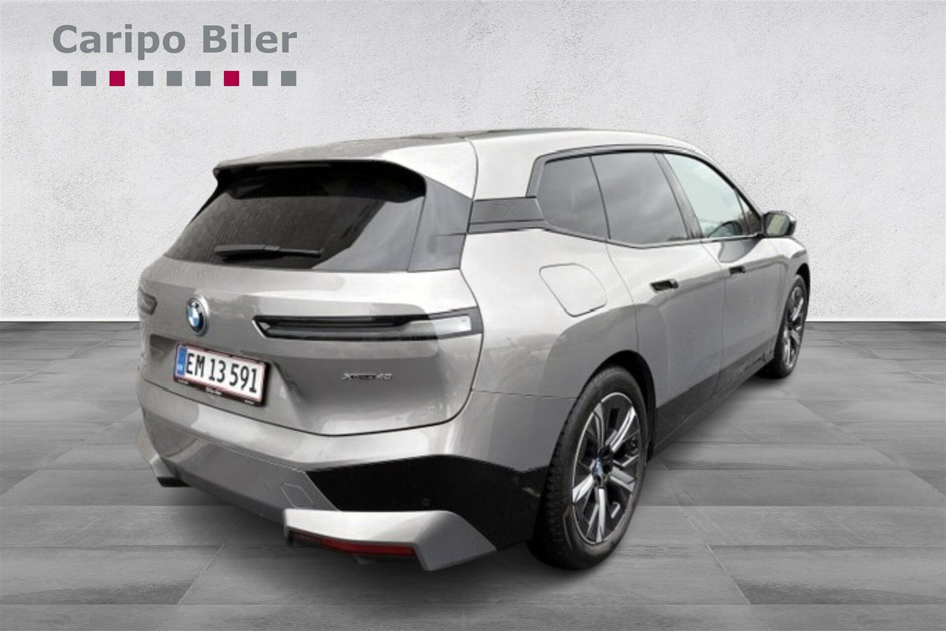 Grå BMW iX fra 2024