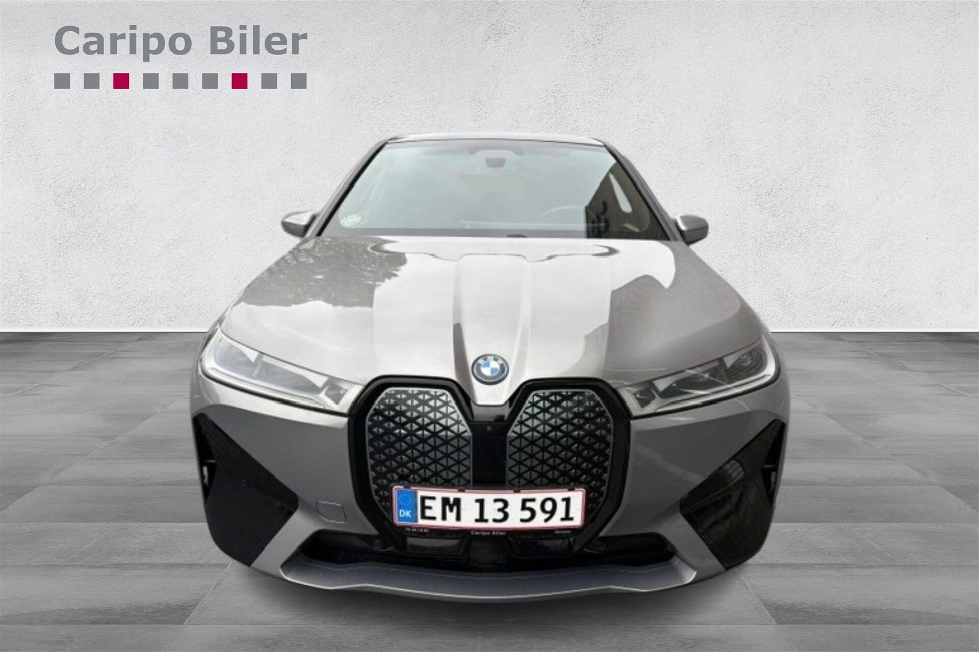Grå BMW iX fra 2024