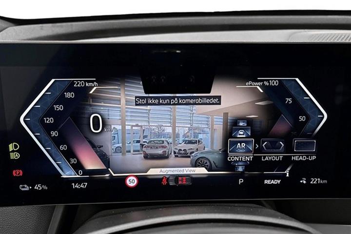 Grå BMW iX fra 2024