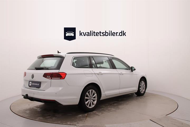 Hvid VW Passat fra 2023
