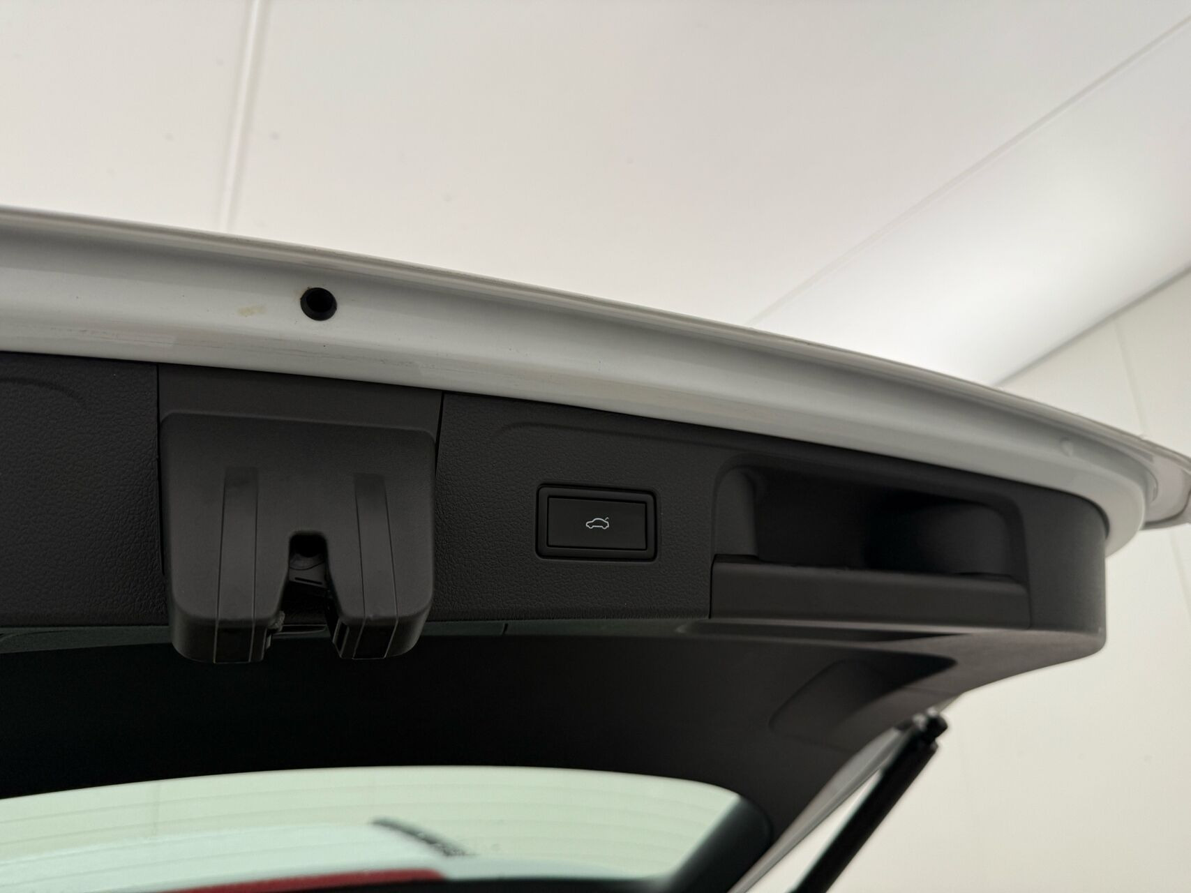 Hvid VW Passat fra 2023