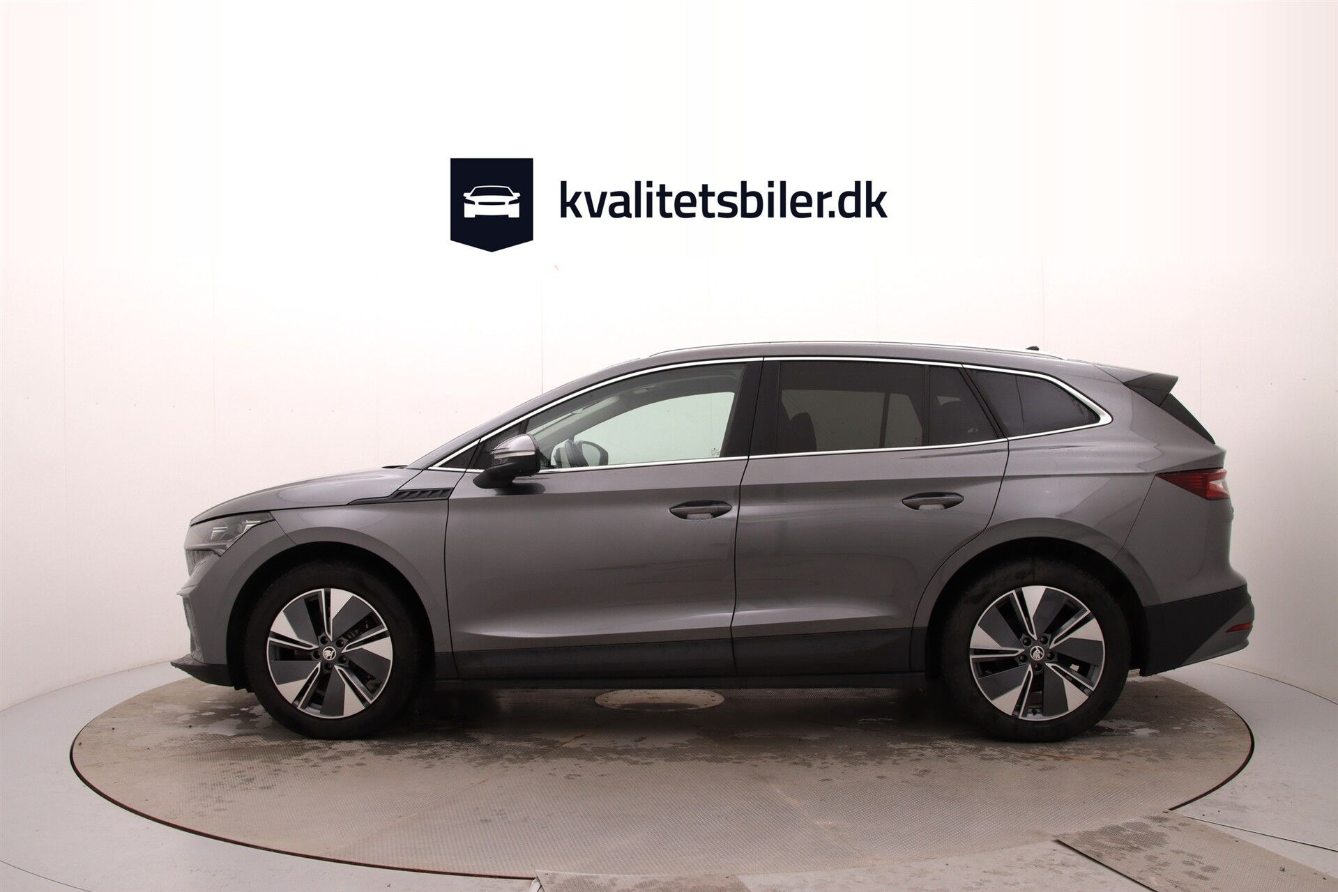 Grå Skoda Enyaq fra 2023