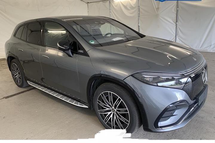 Grå Mercedes EQS580 fra 2024