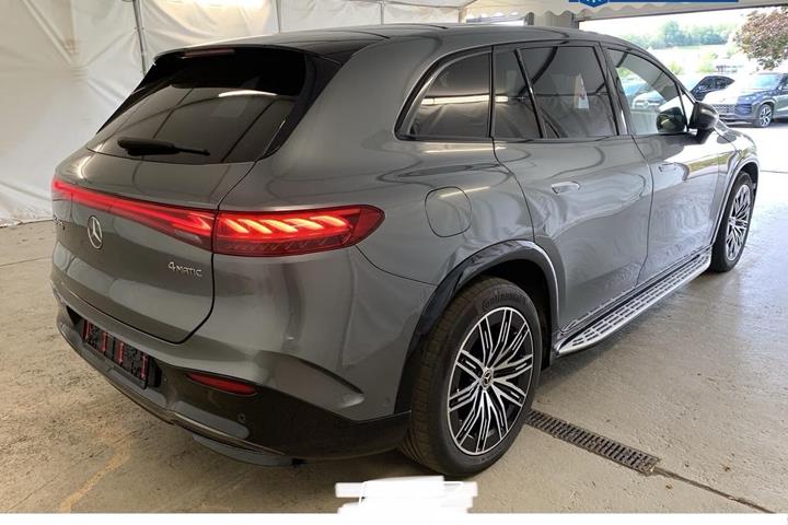 Grå Mercedes EQS580 fra 2024