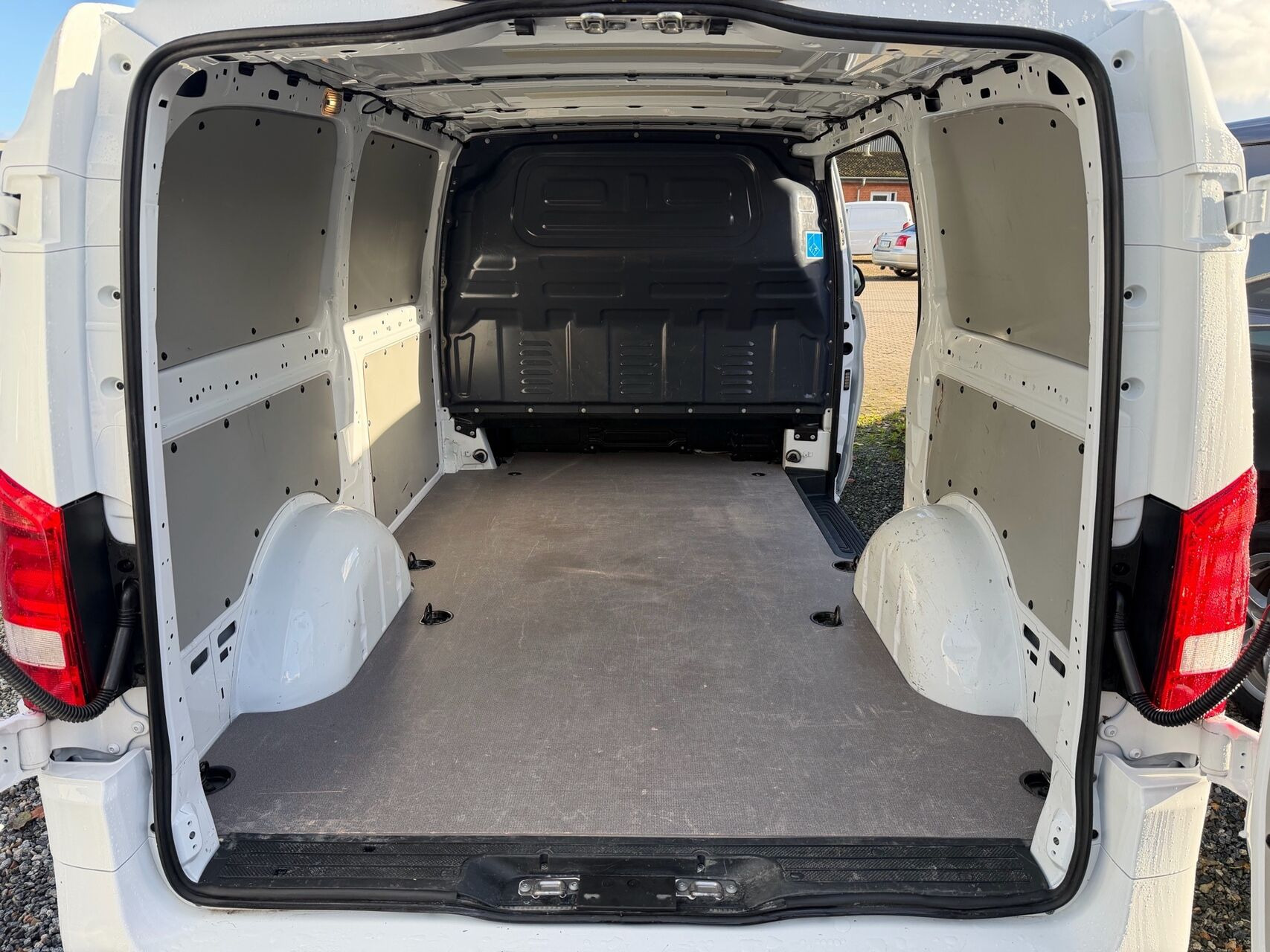Hvid Mercedes Vito fra 2026
