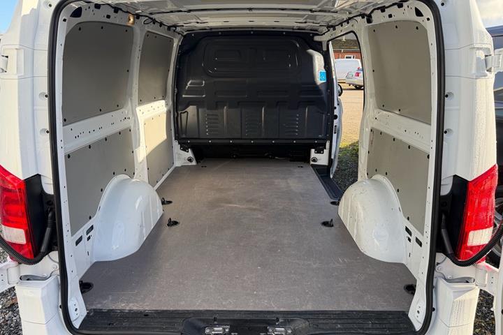 Hvid Mercedes Vito fra 2026